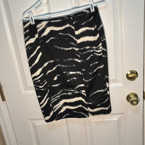 Michael Kors skirt, size 6 - Picture 5 of 8